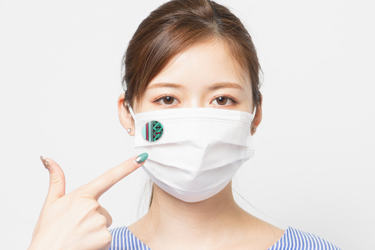 橋本漆芸の蒔絵マスクチャーム装着イメージ(初音ミクのマジカルミライ2020の初音ミク)