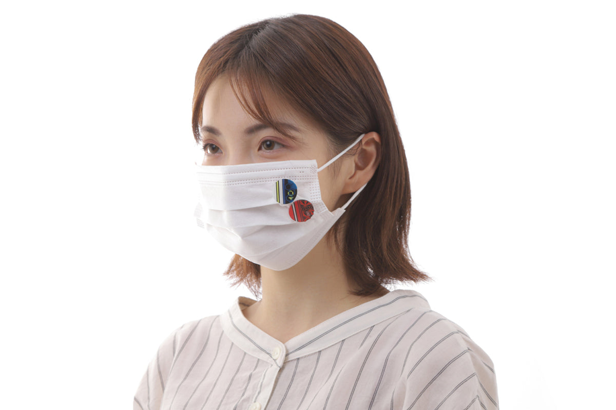 橋本漆芸の蒔絵マスクチャーム装着イメージ(初音ミクのマジカルミライ2020MEIKOメイコ&KAITOカイト)