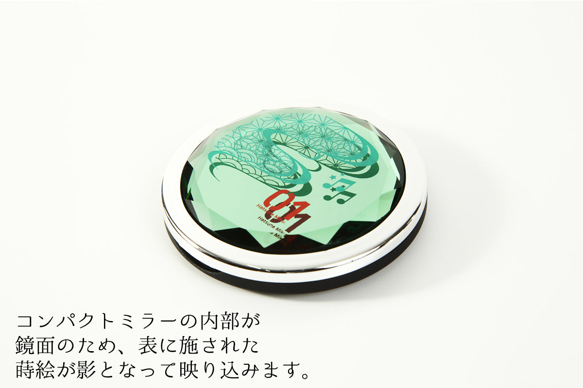 橋本漆芸の蒔絵クリアコンパクトミラー（グリーン）の斜め横からの図